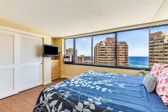 Beautiful condo vacation rental at Windsor Waikiki 30 nights minimum