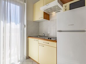Cabinetry, Building, Countertop, Sink, Tap, Kitchen, Kitchen Appliance, Interior Design, House, Wood