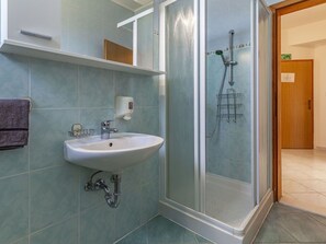Mirror, Tap, Plumbing Fixture, Sink, Bathroom Sink, Door, Bathroom, Interior Design