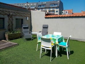 Building, Sky, Furniture, Property, Window, Table, Chair, Outdoor Table, Outdoor Furniture, Shade