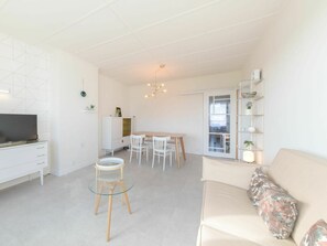 Meubles, Bois, Salon, Design Intérieur, Bâtiment, Sol, Bibliothèque, Porte, Salle, Mur