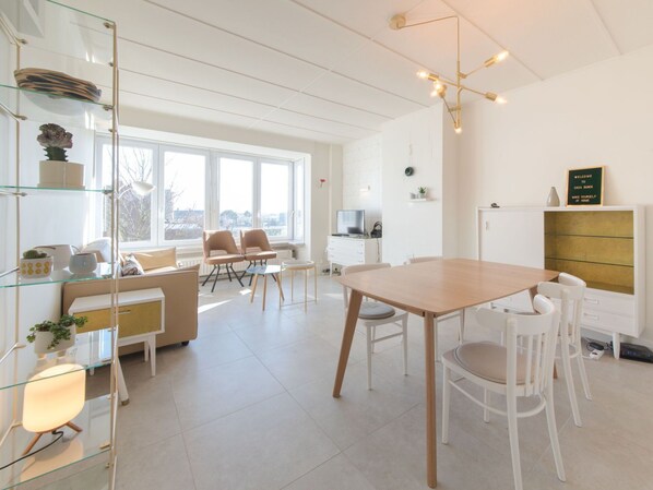 Table, Furniture, Property, Building, Chair, Window, Wood, Lighting, Architecture, Interior Design
