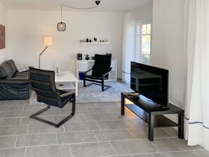Furniture, Living Room, Wood, Picture Frame, Interior Design, Flooring, Floor, Rectangle, Hardwood, Laminate Flooring