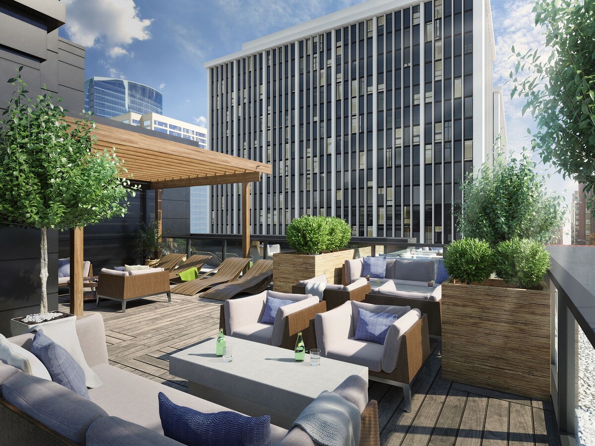Living in Deluxe Luxury | 2b 2bth | Patio & POOL |