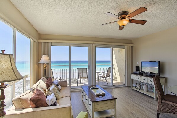 21-Crystal-Sands-201B-Living