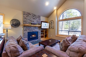 Living Room w/Gas Fireplace