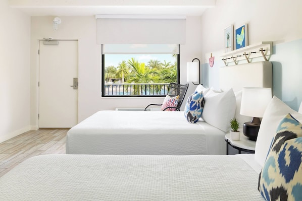 2 Queen size beds
