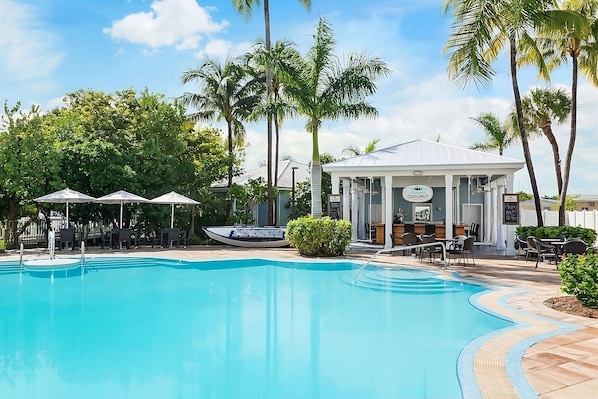Beautiful and large swimming pool, family fun!