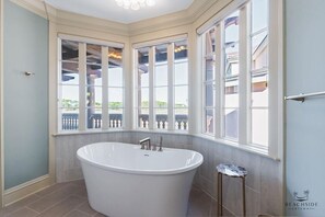 89 Singleton Beach - Master Bathroom