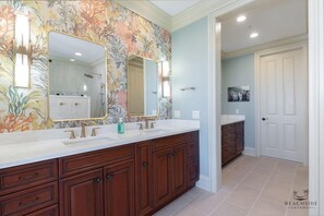 89 Singleton Beach - Master Bathroom