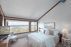 Bedroom #1, Cal King, TV, Bay View, En Suite, Upstairs