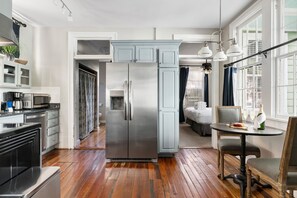 Lewis Court-A | Great Neighborhood Restaurants!
