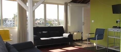 Living room with panoramic view over sea and Etna