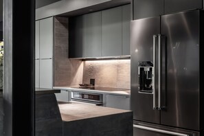 modern design kitchen. photo: Derek Walker