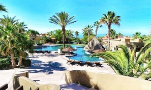 Swim up Palapa Bar