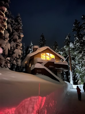 Winter wonderland! The Bear’s Den covered in snow.