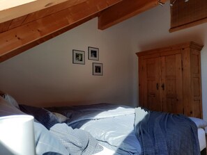 Ferienwohnung, 80qm, Garten und Balkon, 2 Schlafzimmer, max. 4 Personen