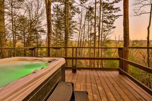 New hot tub under the stars with forest and mountain views.