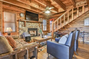 All log interior and exterior adds to the feel of being in the mountains. 