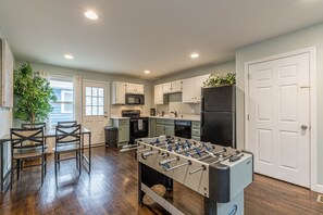 Flow into the kitchen