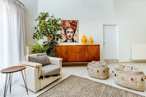Contemporary chic for the modern soul