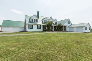 Gruner Bungalow Front View