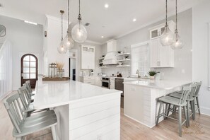 Second Floor Gourmet Kitchen - Bar Seating for 7