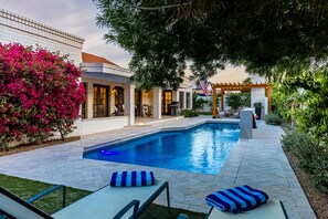 Lounge pool side. 
