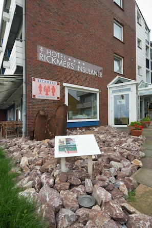 Im Hotel Rickmers Insulaner haben wir mit viel Liebe und hohem Aufwand daran gearbeitet, einerseits den Charakter und das originale Bild der Zeit zu erhalten und andererseits ein modernes Hotel mit allen Funktionalitäten für die heutigen Ansprüche zu schaffen.