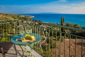 Eagle's Nest studios have specious territory, lovely pool and amazing sea view!