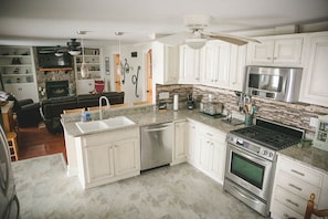 Full kitchen, open floorplan