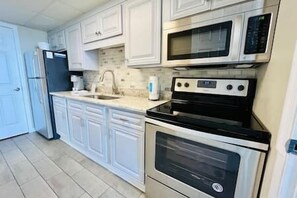 Full Kitchen.