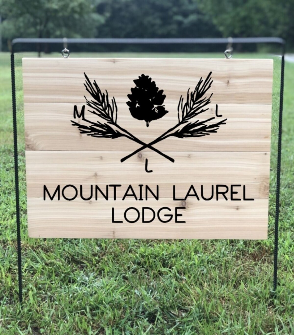 Mountainside cabin minutes from Helen, downtown Clarkesville and Yonah Mountain.