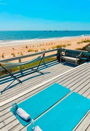 ☀️Relax and enjoy massive deck just 11 steps to beach, SWAY in hammocks to waves🐚