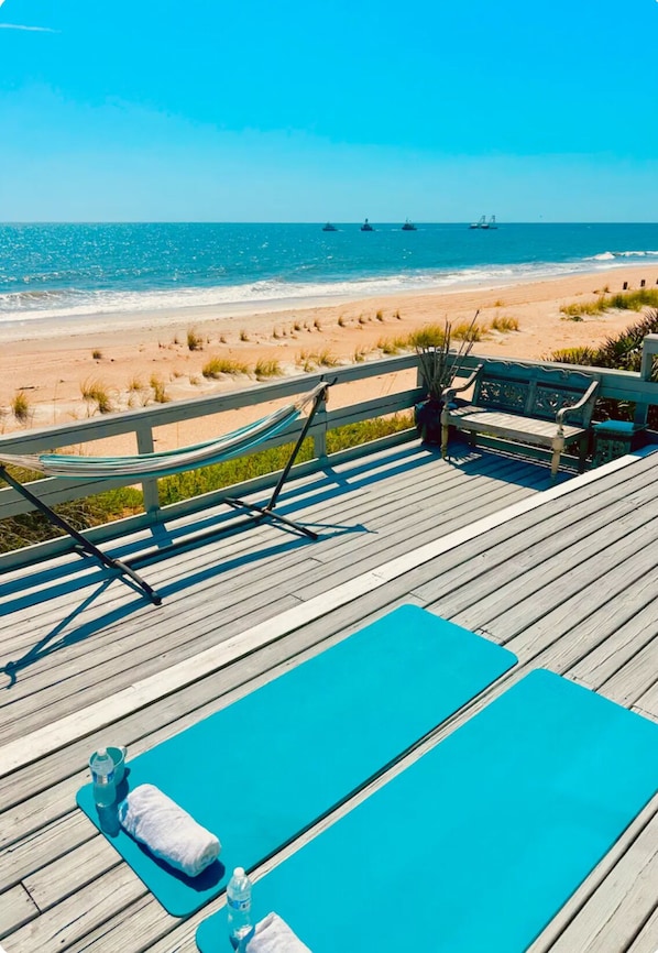☀️Relax and enjoy massive deck just 11 steps to beach, SWAY in hammocks to waves🐚