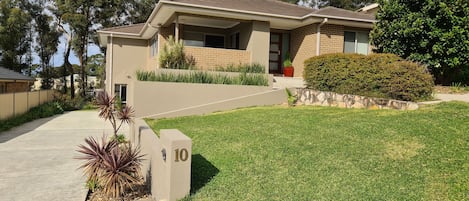 Photo of the main house, apartment access at end of driveway to the left