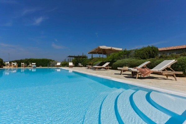 Activities, Building Exterior, Facilities, Garden, Outdoor, Pool, Wellness