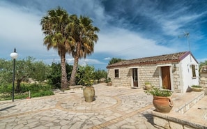 Building Exterior, Outdoor