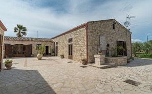 Building Exterior, Outdoor