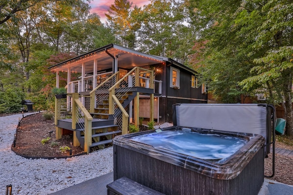 Outdoor spa tub
