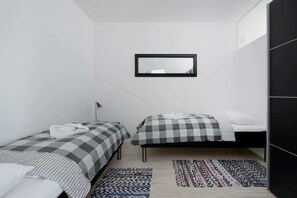 Bedroom of apartment Armii Krajowej 5/44 with two single beds
