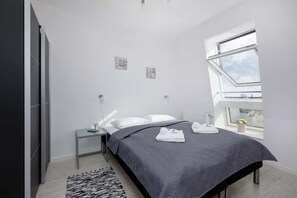 Bedroom of apartment Armii Krajowej 5/44 with two single beds