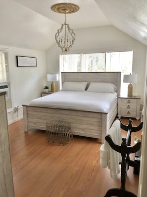 Master Bedroom- Kingsize bed