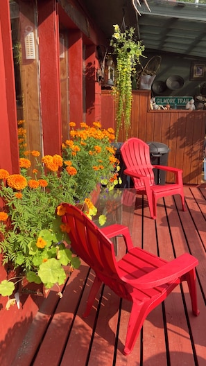 Front Porch with summer flowers!