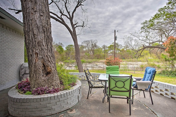 Garland Vacation Rental | 3BR | 2BA | 1,800 Sq Ft | 1 Story | 3 Steps Required