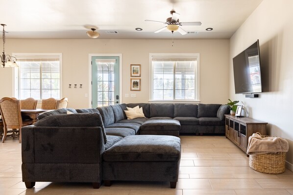 NEW LISTING! CABIN-SLEEPS 16 PEOPLE, ARCADE GAMES!