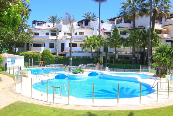 Swimming pool