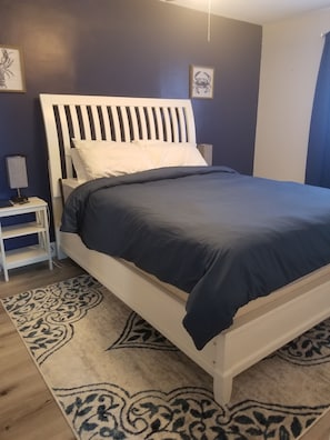 master with queen size bed