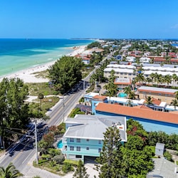 Awesome location with beach access nearby