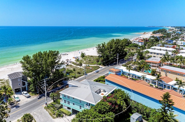 Key West Condo North located directly across from the beach with access just steps away